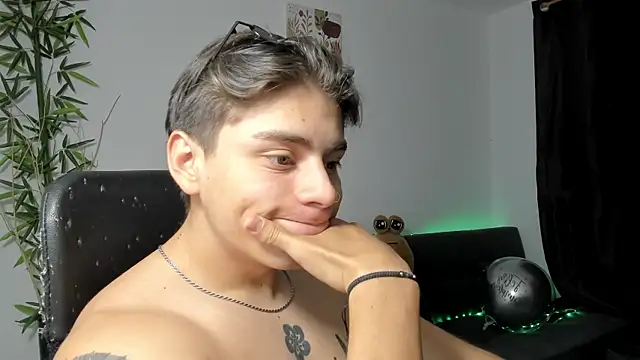 Snapshot of Giordano_Russo chatting on January 29, 7:43 pm Giordano Russo online show from January 29, 7:43 pm