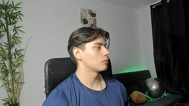 Snapshot of Giordano_Russo chatting on January 31, 12:17 am Giordano Russo online show from January 31, 12:17 am