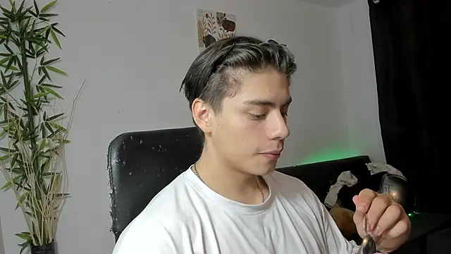 Snapshot of Giordano_Russo chatting on February 3, 3:59 pm Giordano Russo online show from February 3, 3:59 pm