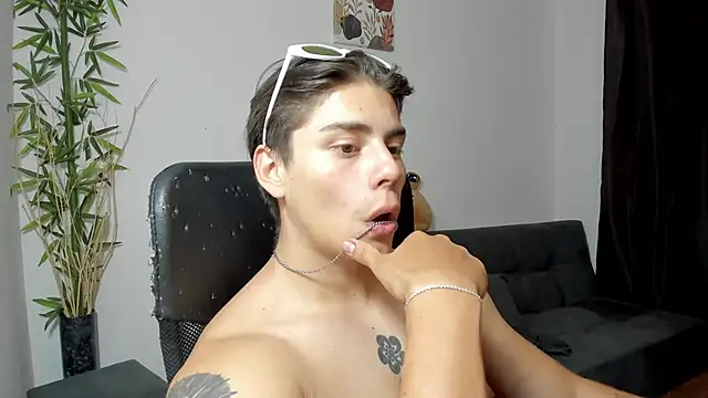 Snapshot of Giordano_Russo chatting on February 16, 3:04 am Giordano Russo online show from February 16, 3:04 am