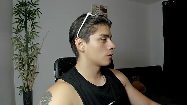 Snapshot of Giordano_Russo chatting on February 18, 11:08 pm Giordano Russo online show from February 18, 11:08 pm