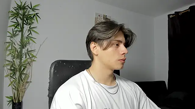 Snapshot of Giordano_Russo chatting on February 21, 2:39 am Giordano Russo online show from February 21, 2:39 am