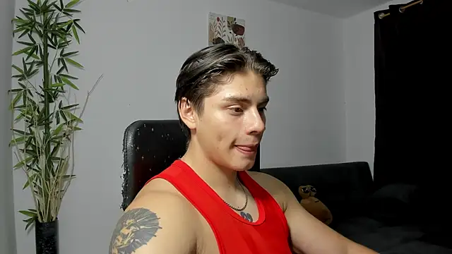 Snapshot of Giordano_Russo chatting on February 22, 3:01 am Giordano Russo online show from February 22, 3:01 am