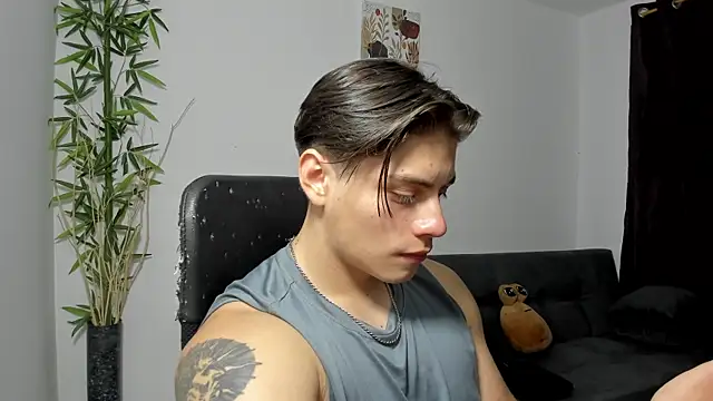 Snapshot of Giordano_Russo chatting on February 26, 10:09 pm Giordano Russo online show from February 26, 10:09 pm