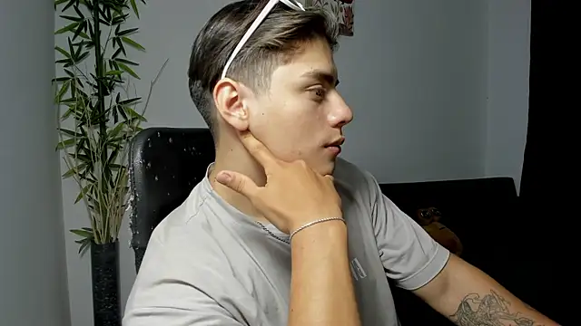 Snapshot of Giordano_Russo chatting on February 28, 6:20 pm Giordano Russo online show from February 28, 6:20 pm