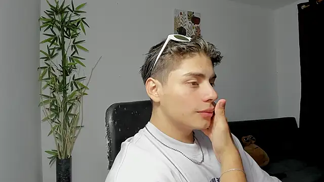 Snapshot of Giordano_Russo chatting on February 28, 9:23 pm Giordano Russo online show from February 28, 9:23 pm