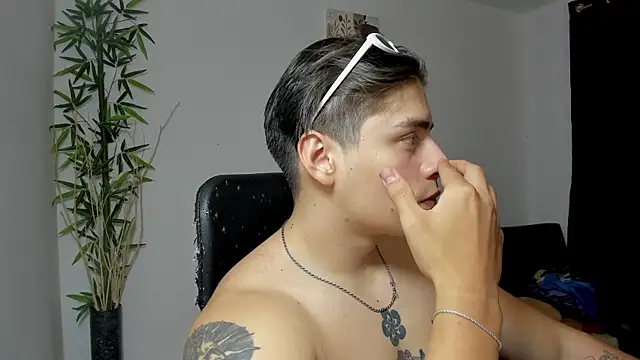 Snapshot of Giordano_Russo chatting on March 5, 2:46 am Giordano Russo online show from March 5, 2:46 am