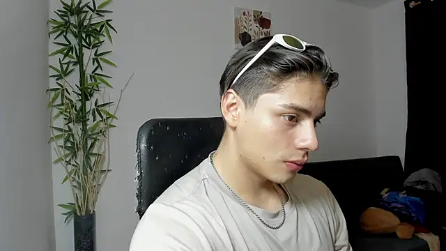 Snapshot of Giordano_Russo chatting on March 6, 2:30 am Giordano Russo online show from March 6, 2:30 am