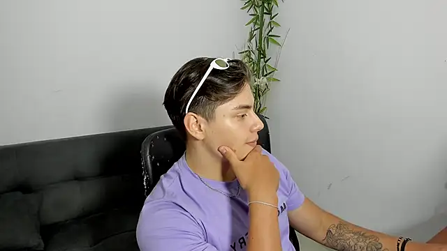 Snapshot of Giordano_Russo chatting on March 9, 7:48 pm Giordano Russo online show from March 9, 7:48 pm