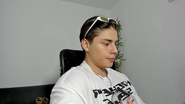 Snapshot of Giordano_Russo chatting on March 15, 8:43 pm Giordano Russo online show from March 15, 8:43 pm