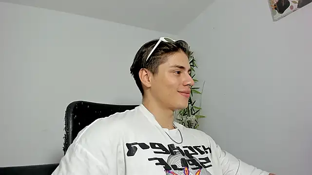 Snapshot of Giordano_Russo chatting on March 15, 11:50 pm Giordano Russo online show from March 15, 11:50 pm