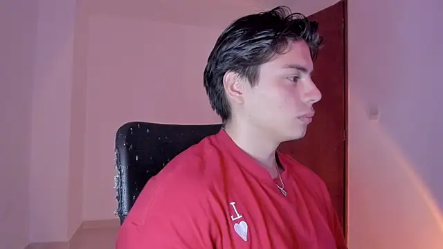 Snapshot of Giordano_Russo chatting on October 3, 9:56 pm Giordano Russo online show from October 3, 9:56 pm