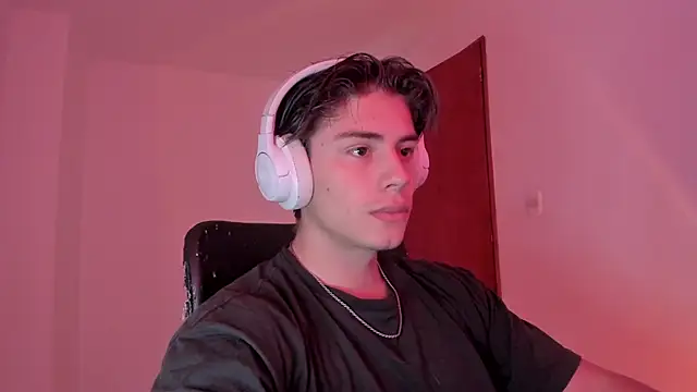 Snapshot of Giordano_Russo chatting on October 10, 9:03 pm Giordano Russo online show from October 10, 9:03 pm