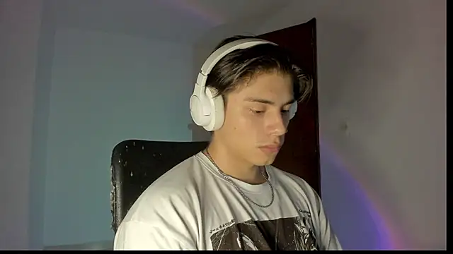 Snapshot of Giordano_Russo chatting on October 16, 12:44 am Giordano Russo online show from October 16, 12:44 am