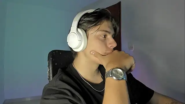 Snapshot of Giordano_Russo chatting on October 21, 11:16 pm Giordano Russo online show from October 21, 11:16 pm