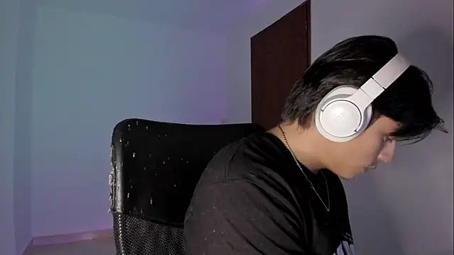 Snapshot of Giordano_Russo chatting on October 22, 10:31 pm Giordano Russo online show from October 22, 10:31 pm