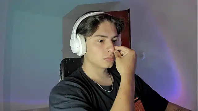 Snapshot of Giordano_Russo chatting on October 24, 9:22 pm Giordano Russo online show from October 24, 9:22 pm