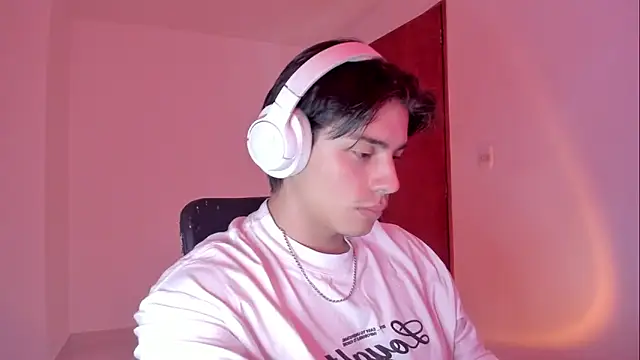 Snapshot of Giordano_Russo chatting on November 4, 8:41 pm Giordano Russo online show from November 4, 8:41 pm