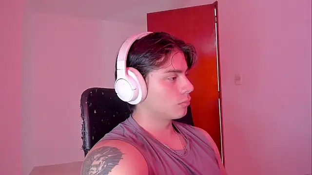 Snapshot of Giordano_Russo chatting on November 6, 8:54 pm Giordano Russo online show from November 6, 8:54 pm