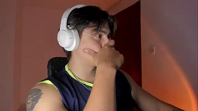 Snapshot of Giordano_Russo chatting on November 12, 4:35 am Giordano Russo online show from November 12, 4:35 am