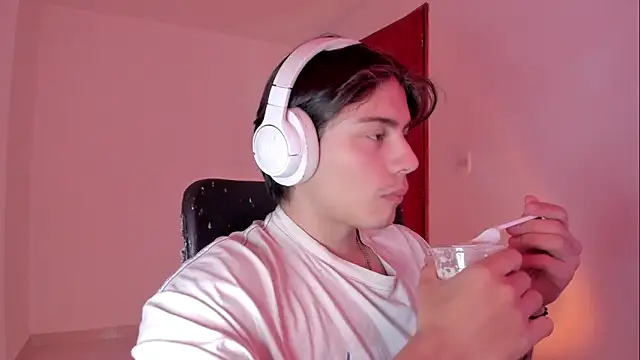 Snapshot of Giordano_Russo chatting on November 15, 8:05 pm Giordano Russo online show from November 15, 8:05 pm