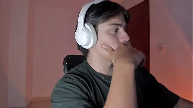 Snapshot of Giordano_Russo chatting on November 18, 10:47 pm Giordano Russo online show from November 18, 10:47 pm