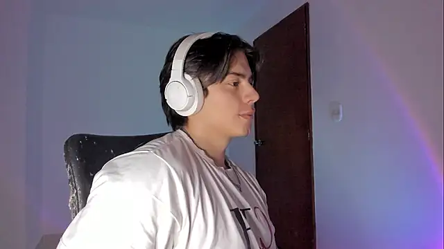 Snapshot of Giordano_Russo chatting on November 21, 10:41 pm Giordano Russo online show from November 21, 10:41 pm