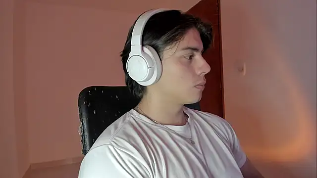 Snapshot of Giordano_Russo chatting on November 24, 9:58 pm Giordano Russo online show from November 24, 9:58 pm