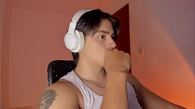 Snapshot of Giordano_Russo chatting on December 1, 2:05 am Giordano Russo online show from December 1, 2:05 am