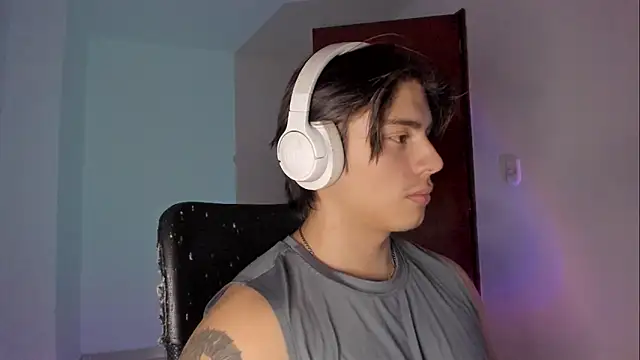 Snapshot of Giordano_Russo chatting on December 4, 11:13 pm Giordano Russo online show from December 4, 11:13 pm