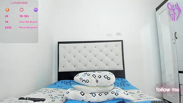 Snapshot of CuteLatinaxx chatting on October 17, 3:25 pm CuteLatinaxx online show from October 17, 3:25 pm