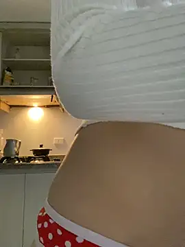 Snapshot of _Lunnaa_ chatting on May 15, 11:01 pm Lunnaa online show from May 15, 11:01 pm