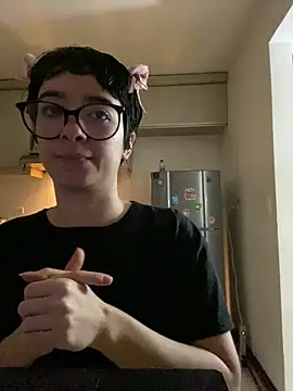 Snapshot of _Lunnaa_ chatting on June 17, 1:52 am Lunnaa online show from June 17, 1:52 am