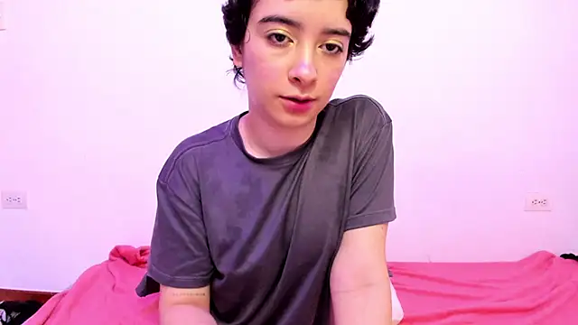 Snapshot of _Lunnaa_ chatting on July 5, 2:40 am Lunnaa online show from July 5, 2:40 am