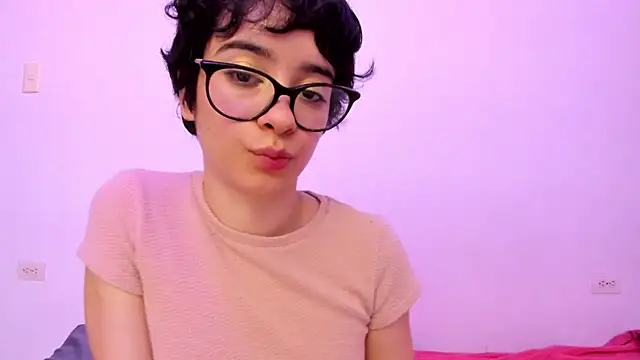 Snapshot of _Lunnaa_ chatting on July 7, 3:31 am Lunnaa online show from July 7, 3:31 am