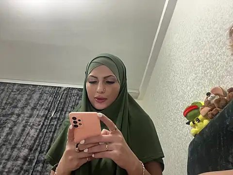 GumusGuray online show from February 1, 7:05 am