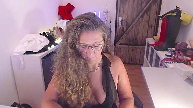 Snapshot of GeilesLuder75 chatting on August 4, 11:24 am GeilesLuder75 online show from August 4, 11:24 am