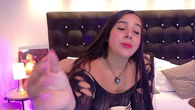 ValenScott1 online show from February 13, 1:18 pm