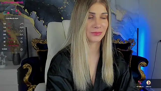 Snapshot of CassandraGood chatting on December 4, 10:46 am CassandraGood online show from December 4, 10:46 am