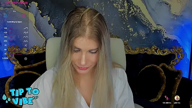 Snapshot of CassandraGood chatting on December 15, 10:07 am CassandraGood online show from December 15, 10:07 am