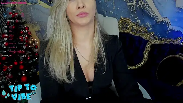 Snapshot of CassandraGood chatting on December 21, 8:43 pm CassandraGood online show from December 21, 8:43 pm