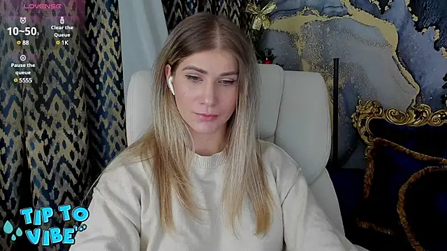 Snapshot of CassandraGood chatting on January 18, 2:58 am CassandraGood online show from January 18, 2:58 am