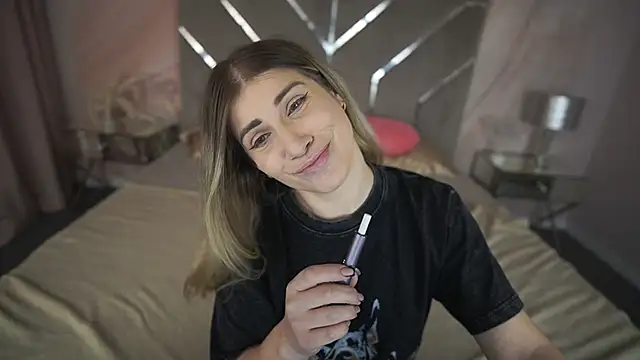 Snapshot of CassandraGood chatting on February 5, 11:02 am CassandraGood online show from February 5, 11:02 am