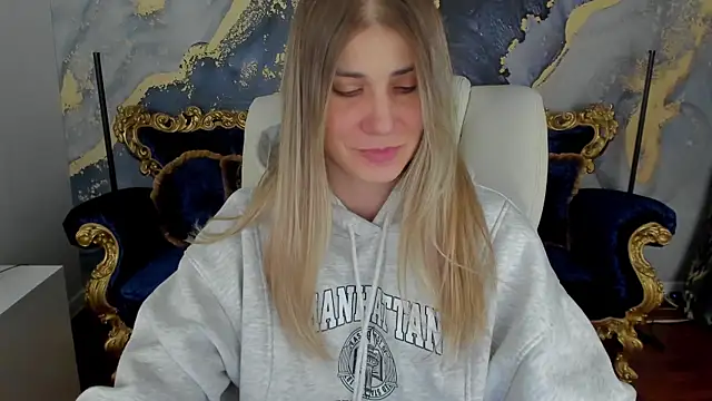 Snapshot of CassandraGood chatting on February 7, 10:29 am CassandraGood online show from February 7, 10:29 am