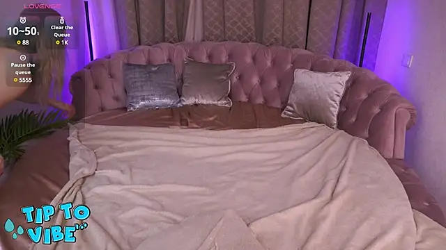 Snapshot of CassandraGood chatting on March 9, 3:11 am CassandraGood online show from March 9, 3:11 am