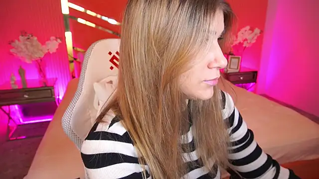 Snapshot of CassandraGood chatting on September 27, 5:45 am CassandraGood online show from September 27, 5:45 am