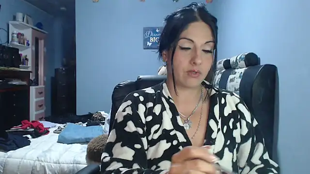 Snapshot of sahtlove1 chatting on June 23, 1:14 am sahtlove1 online show from June 23, 1:14 am