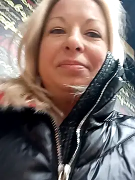 Snapshot of Arina_smiles chatting on December 20, 3:31 pm Arina smiles online show from December 20, 3:31 pm