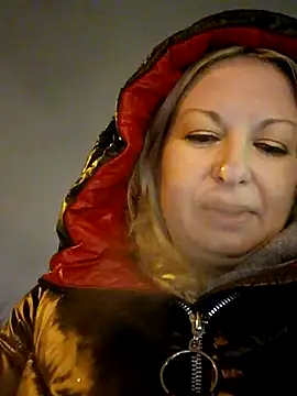 Snapshot of Arina_smiles chatting on December 22, 6:59 pm Arina smiles online show from December 22, 6:59 pm