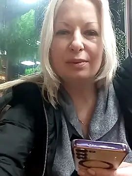Snapshot of Arina_smiles chatting on December 27, 6:53 pm Arina smiles online show from December 27, 6:53 pm